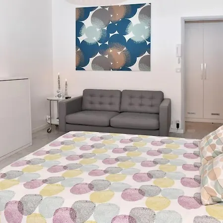 Lovely With Pool By The Sea Apartment
