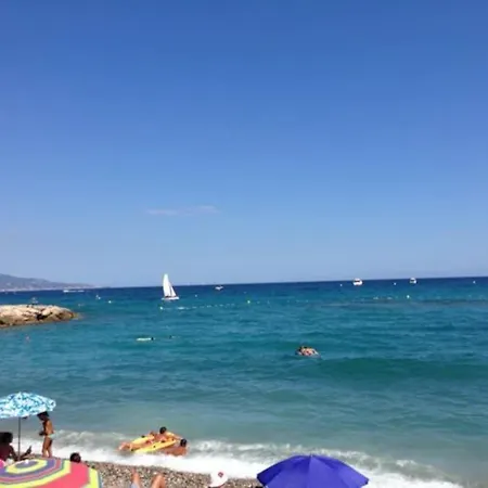 Daire Lovely With Pool By The Sea *