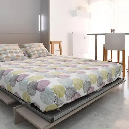 Daire Lovely With Pool By The Sea *